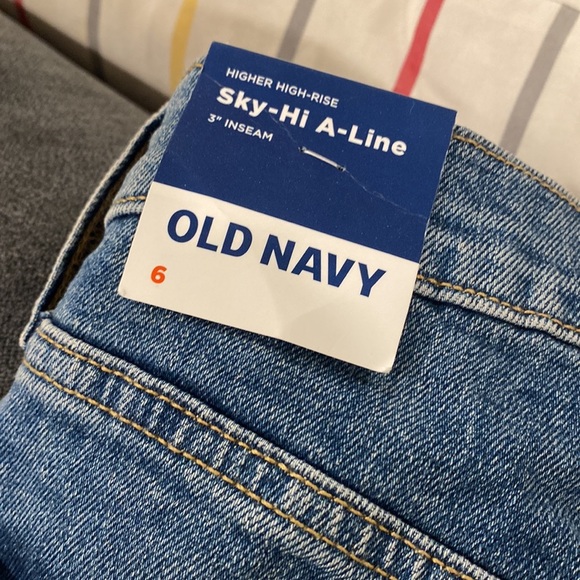 NWT Old Navy jean shorts. Size 6 - Picture 7 of 7